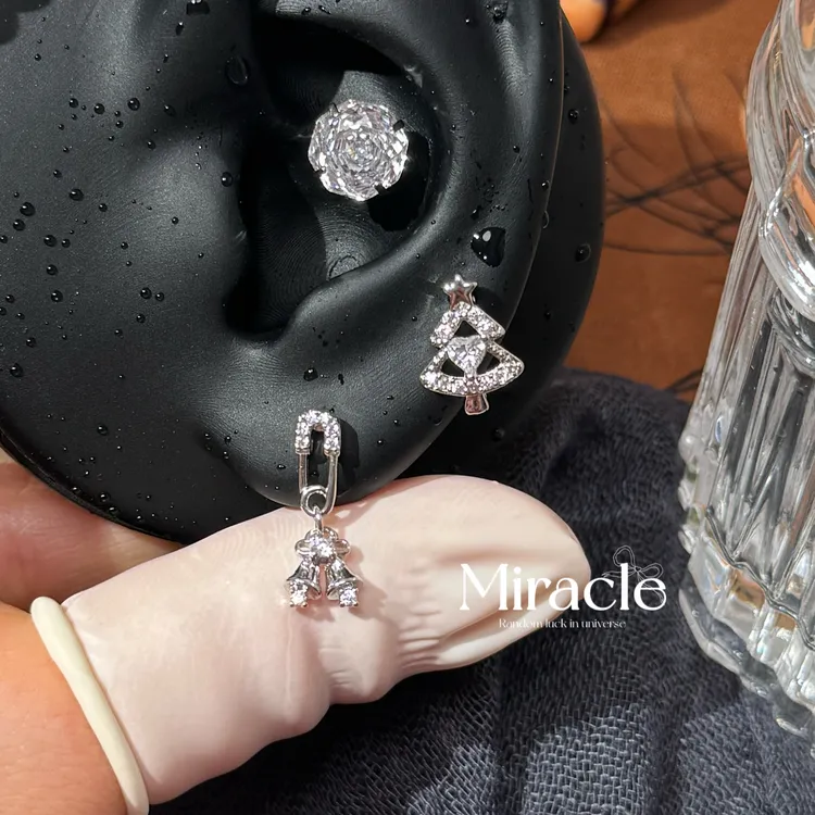 合金耳饰 Q355轻奢百搭耐看耳骨钉精致耳垂秋冬氛围感螺丝拧耳骨