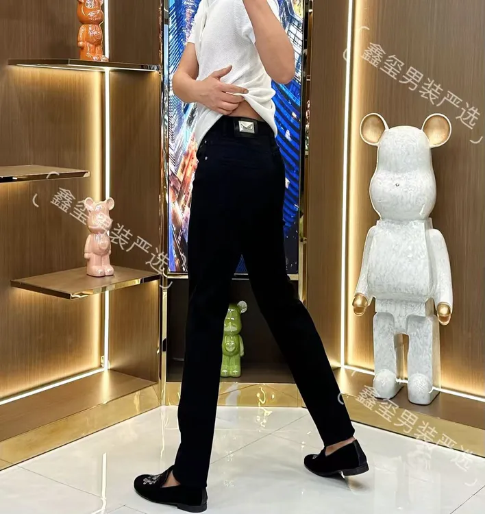 高弹修身男士牛仔裤秋冬百搭网红锥形裤黑色潮流牛仔裤时尚百搭