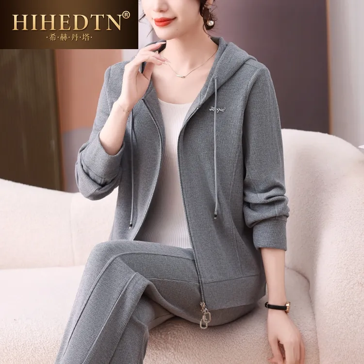 妈妈春装新款运动服套装时尚洋气中老年连帽外套女春秋休闲两件套