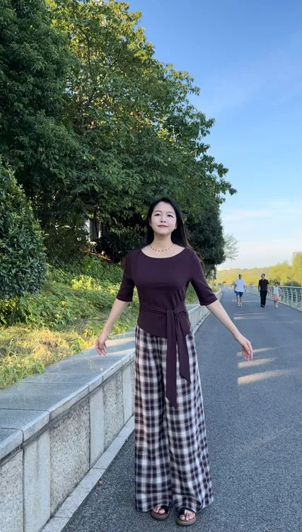 早秋新款休闲风时尚套装宽松时尚格子裤+中长袖百搭减龄显瘦套装