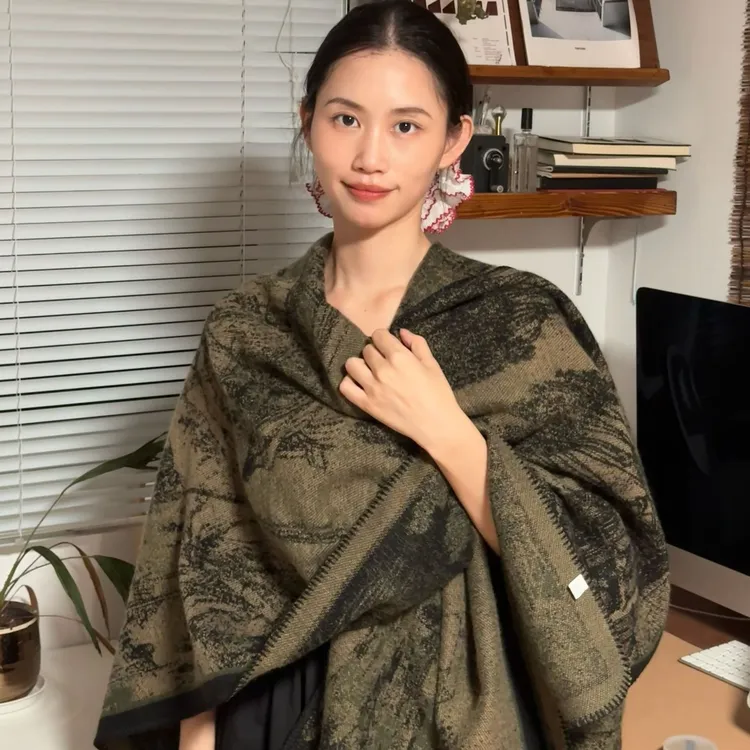 江南水乡文艺旅游披肩秋冬季仿羊绒针织围巾开叉油画披风斗篷外搭