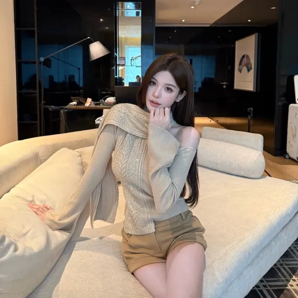 FAY【飘带菱光】秋冬款针织漏肩设计感拼接围脖烫钻小众针织毛衣