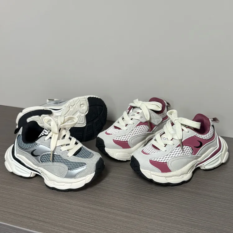 <舒适踩云感 > 早春男童运动鞋轻便防滑女童休闲老爹鞋女孩跑步鞋