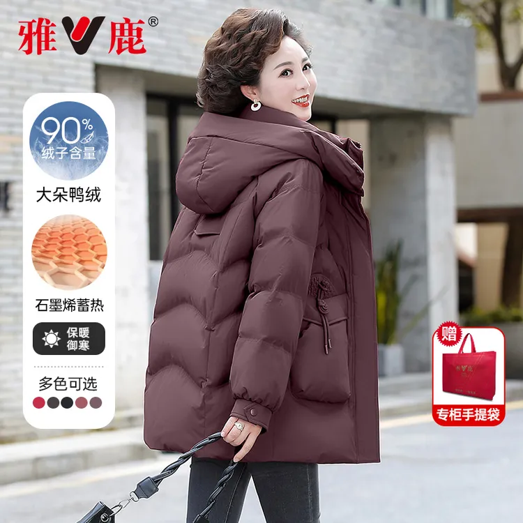 90绒鸭绒雅鹿东北加厚三防抗寒短款可脱卸帽妈妈中年女红色羽绒服