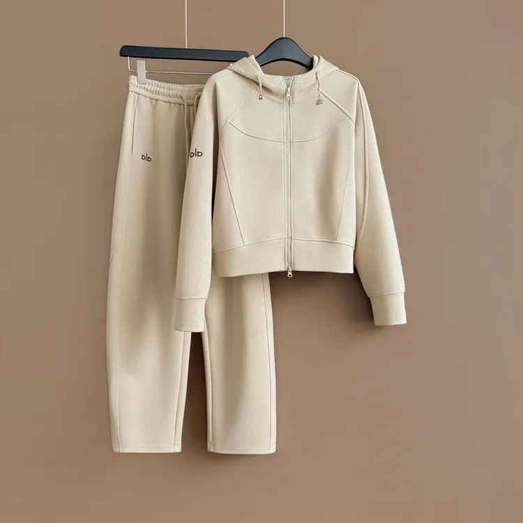 高级感休闲运动套装女秋款连帽短款卫衣内搭白色背心阔腿裤三件套
