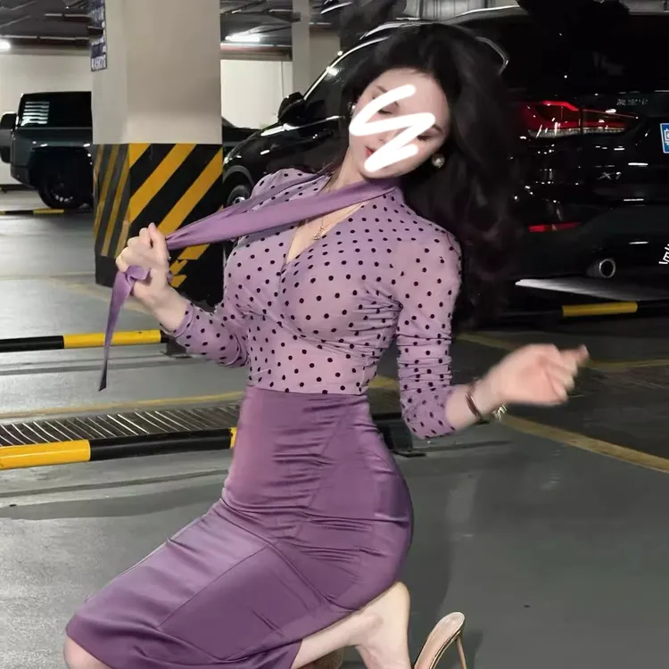 【法式波点】新款女人味定制纯欲风性感上衣 v 领春夏新款百搭