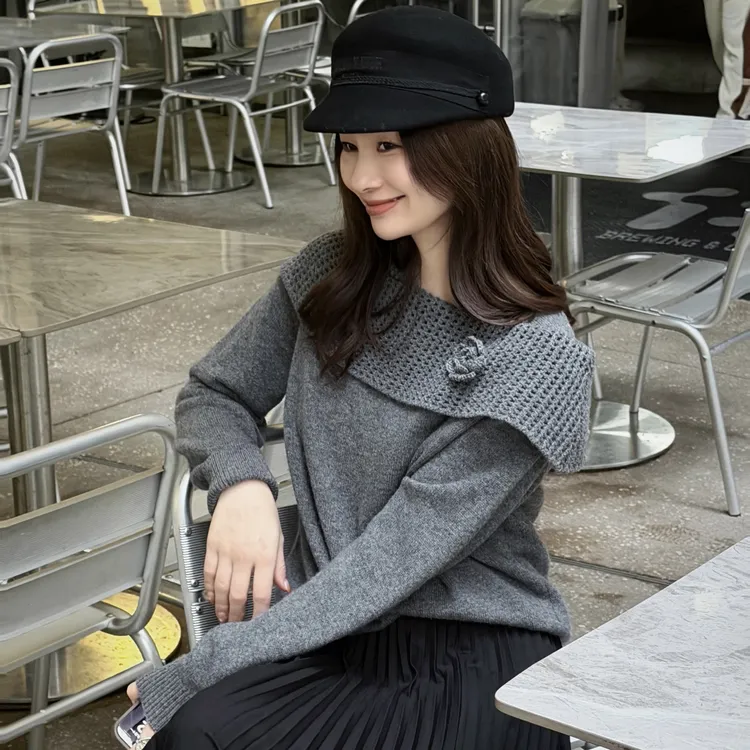 HELA AOMI “山茶花一字肩”绵羊毛100%搭肩绣花针织衫CY5CM34524