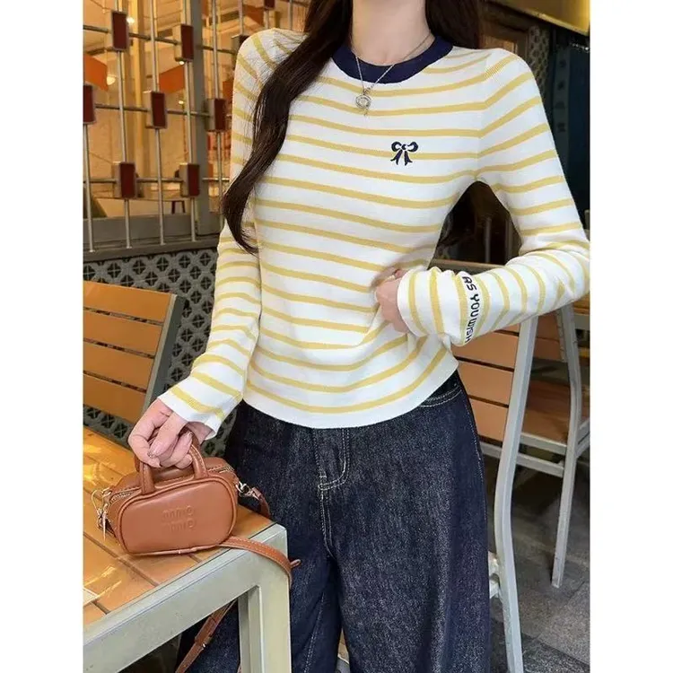 小个子奶黄色条纹针织衫女chic新款上衣修身百搭刺绣长袖打底衫