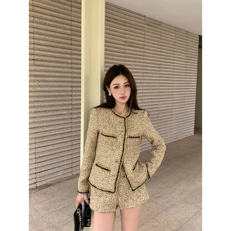 小众炸街高级感小香风长袖外套女早春新款直筒宽松休闲短裤两件套