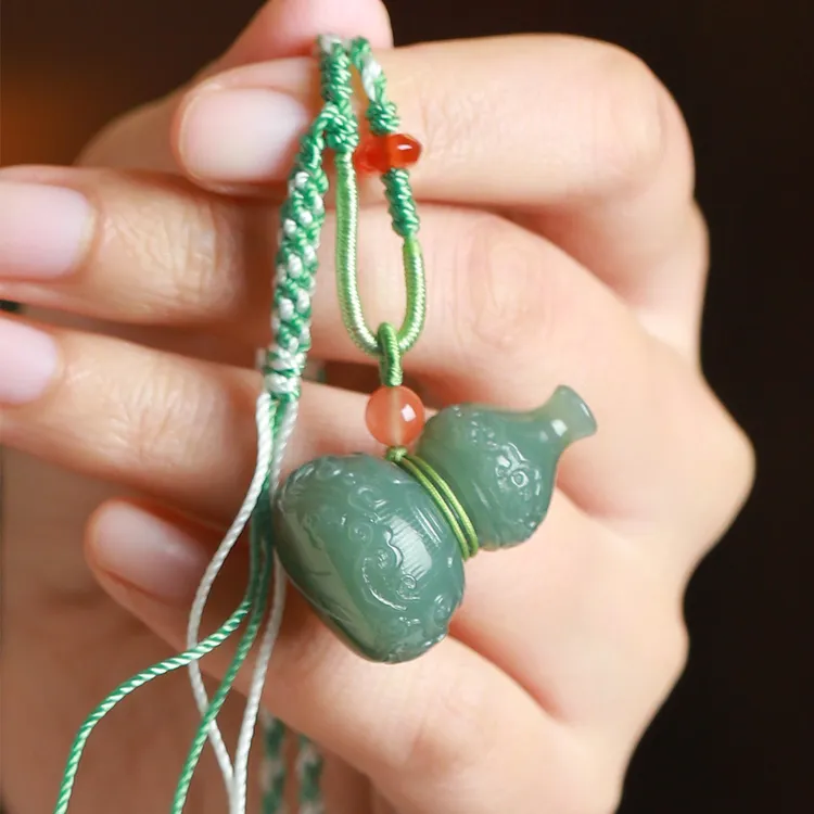 天然正宗和田玉且末蓝大葫芦吊坠圆形手工雕刻精美女士项链毛衣链