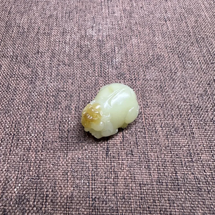 和田玉新疆且末山料红糖黄糖精雕红头貔貅挂件吊坠挂坠时尚精美