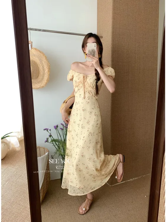 法式温柔气质连衣裙2025新款度假风漂亮独特收腰a字长裙
