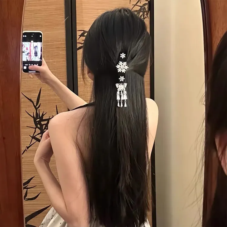 精致闪钻雪花蝴蝶流苏发夹秋冬新款高级感时尚气质后脑勺半扎发夹