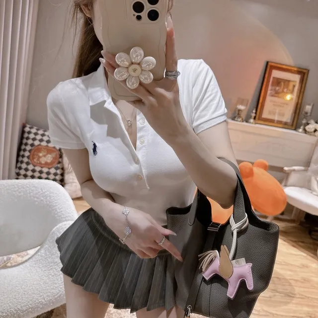 SIRI STUDIO 氧气学姐 老钱风少女感减龄polo衫+灰色百褶裙两件套