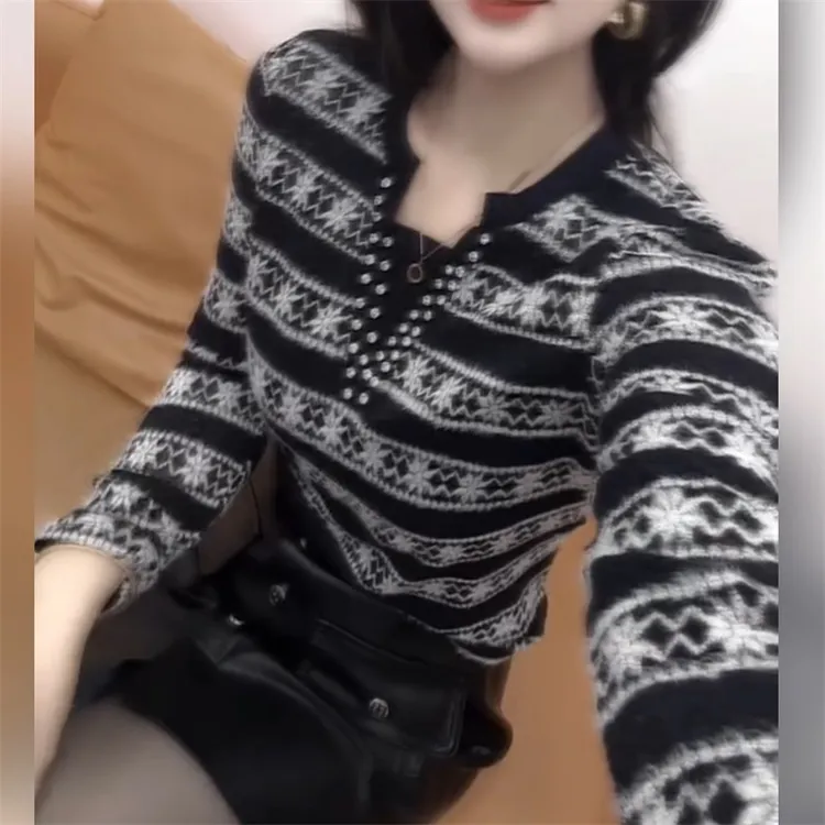 2026春季新款时尚宽松长袖显瘦遮肚打底衫V领气质大码纯色潮