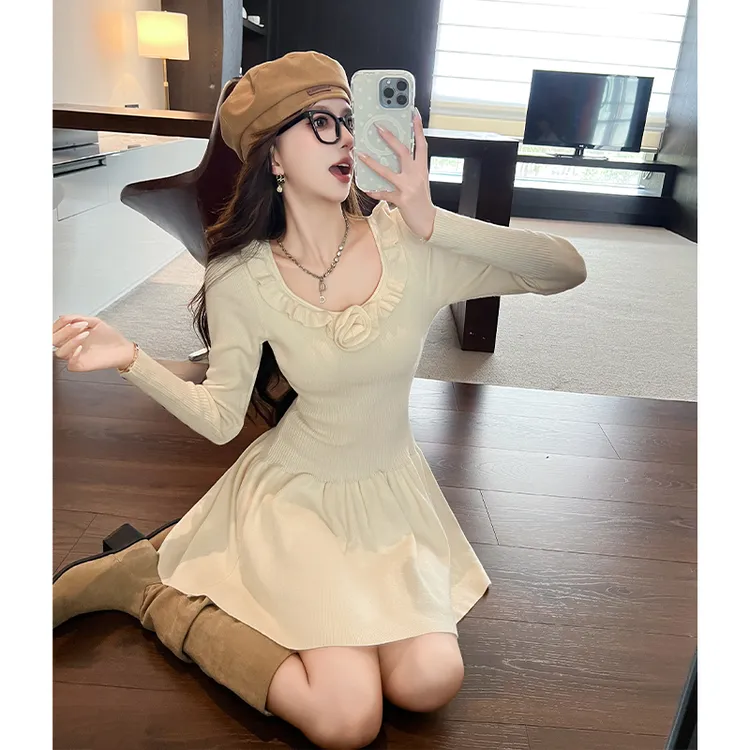 法式立体花朵U领针织裙女秋季收腰显瘦连衣裙设计感内搭打底短裙 