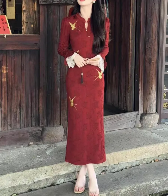 639#新中式国风改良蕾丝拼接长袖高级感提花刺绣红色旗袍连衣裙