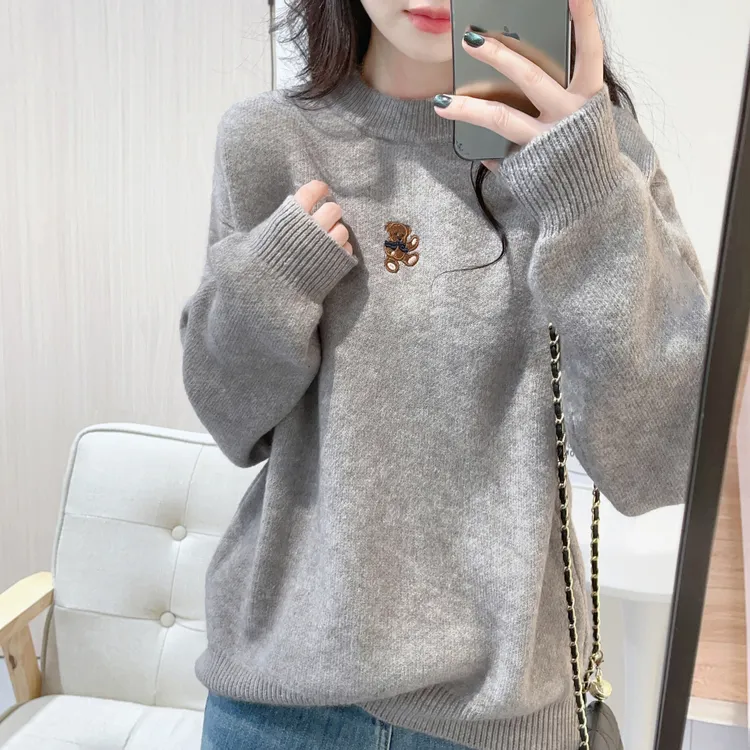 厚实软糯小熊毛衣女2025秋冬季灰色宽松百搭圆领套头针织打底上衣