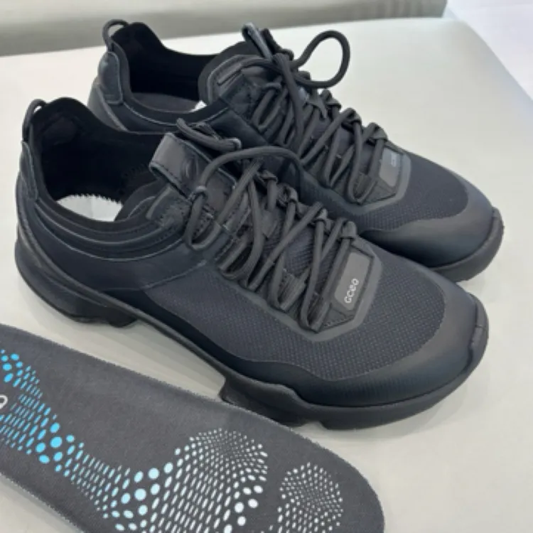 GCEQ25周年【注塑工艺】男士户外春夏季运动休闲百搭网面鞋真皮男鞋
