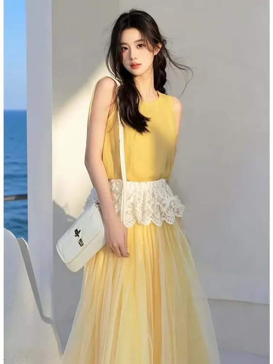 开春韩系穿搭一整套高级松弛感蕾丝拼接黄色上衣套装裙女2025新款