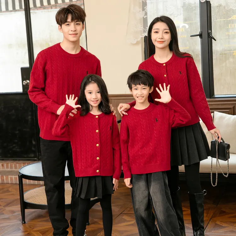 一家三口亲子装红色毛衣2025秋冬喜庆圆领针织开衫过年母子母女装