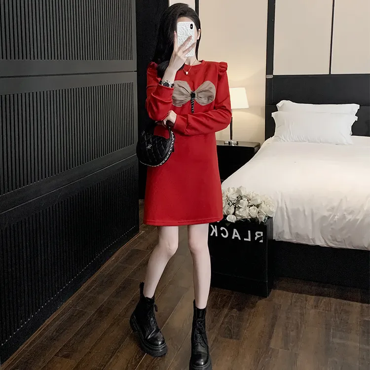 韩系高级感连衣裙女秋季新款气质设计感木耳边中长款小个子卫衣裙