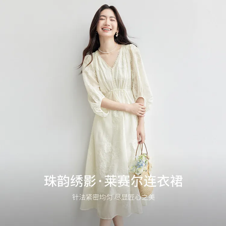 【尚都比拉】莱赛尔优雅度假通勤V领串珠织带灯笼袖茶歇连衣裙I2155