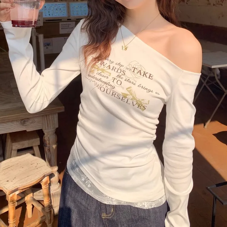 白色蕾丝修身斜肩长袖T恤女2025春秋季新款纯棉露肩收腰褶皱上衣