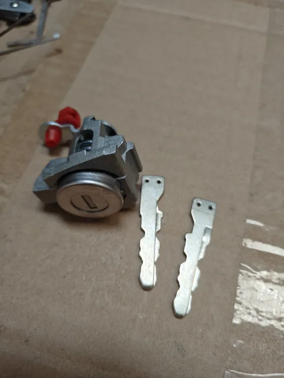 比亚迪两边齿byd01型号门锁带钥匙不退慎拍