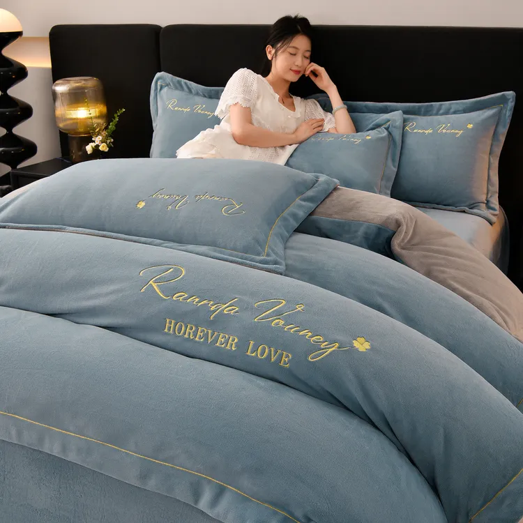 新款纯色刺绣牛奶绒四件套舒适保暖加厚加绒双面绒床上用品学生