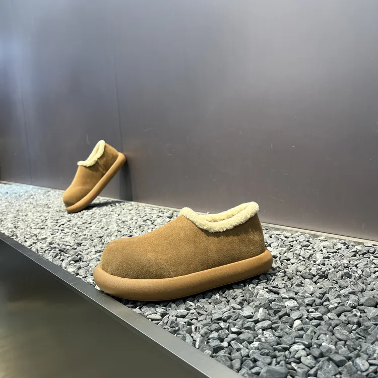 2025广州冬季新款反毛皮简约低帮超轻厚底青春百搭休闲时尚潮男鞋