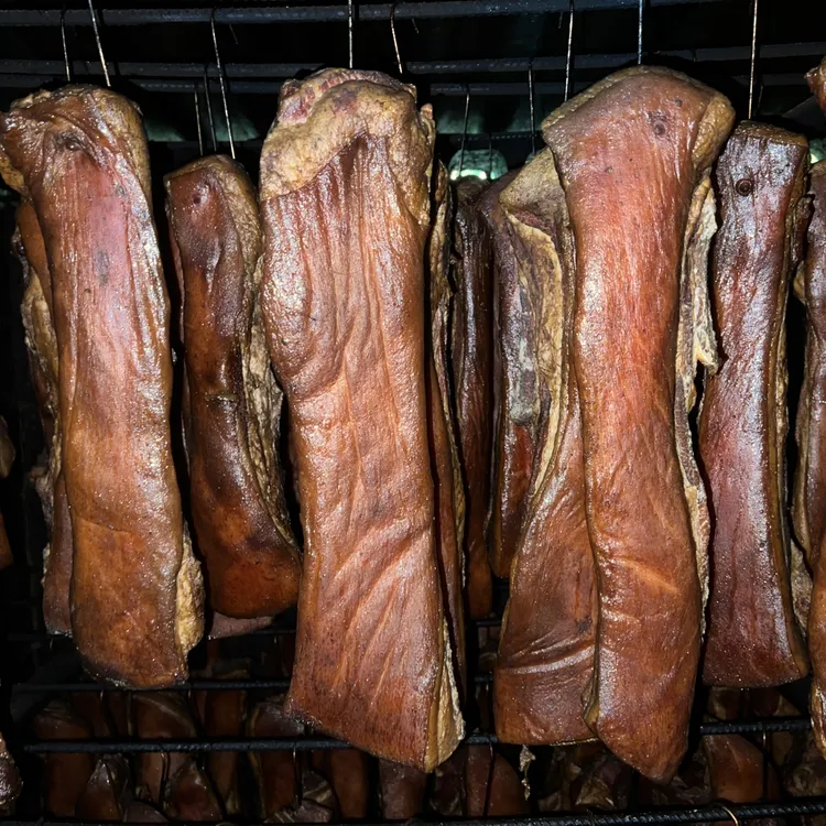 云南镇雄特产青冈柴火烟熏腊肉农家土猪肉