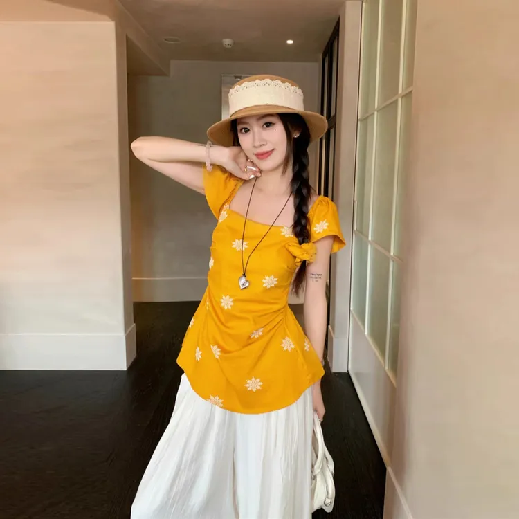 大码胖mm度假风小飞袖刺绣黄色衬衫女夏季法式收腰显瘦上衣小衫