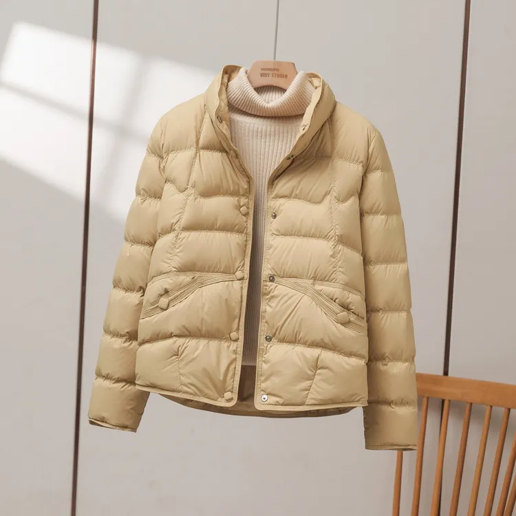 新国标90白鸭绒轻薄羽绒服女短款2025新款时尚立领小个子保暖外套