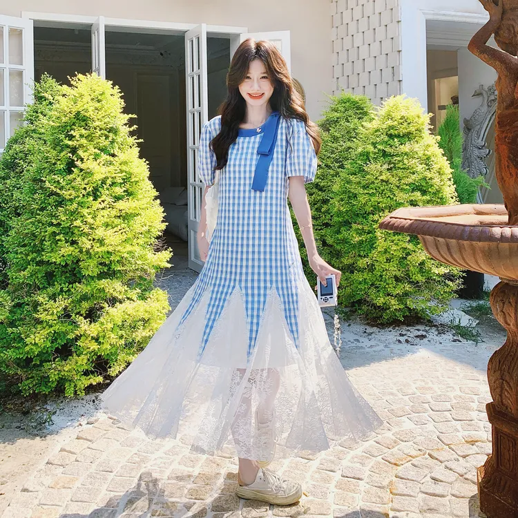 高级感蓝格蕾丝拼接连衣裙女2025夏季韩版宽松显瘦独特好看连身裙