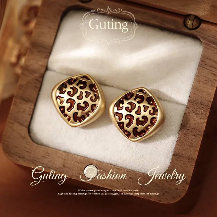 铜合金耳饰 22539金色几何豹纹方形耳钉女秋冬耳环高级感轻奢耳饰