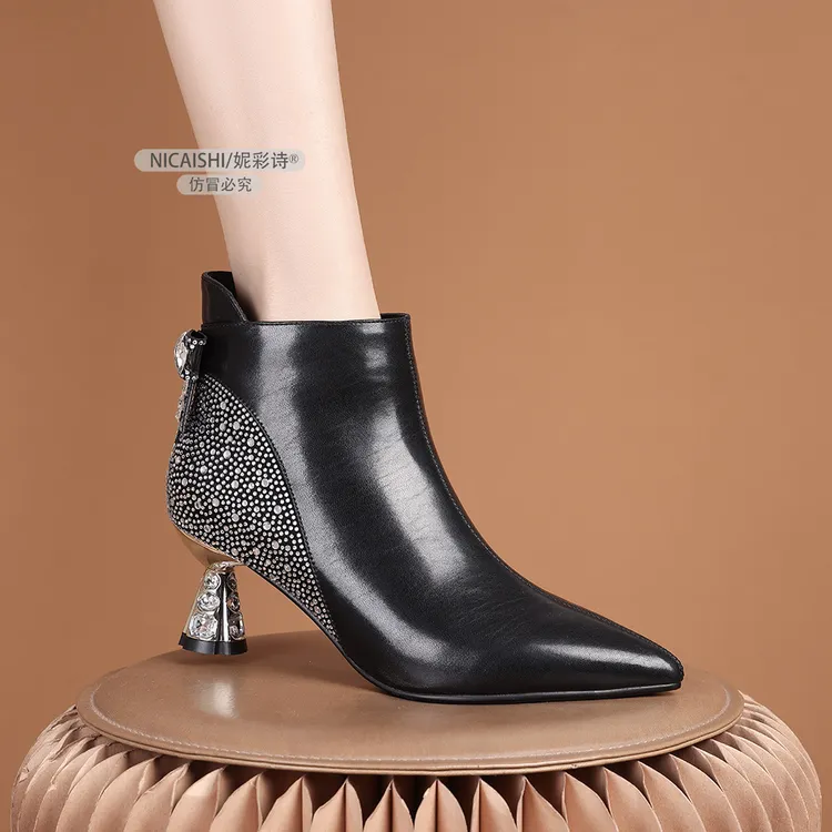 2025年新款法式洋气尖头粗跟短靴女秋冬气质百搭侧拉链时装靴3736