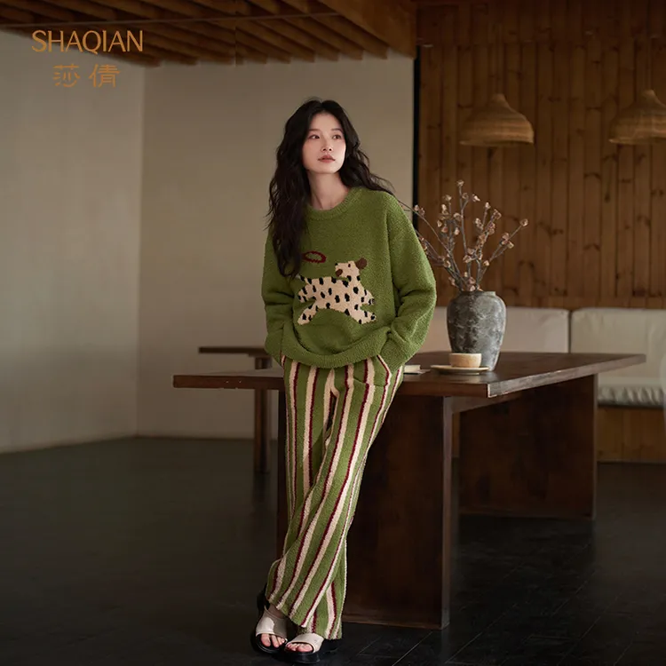 莎倩半边绒睡衣女款2025新款秋冬条纹加厚保暖珊瑚绒可外穿家居服