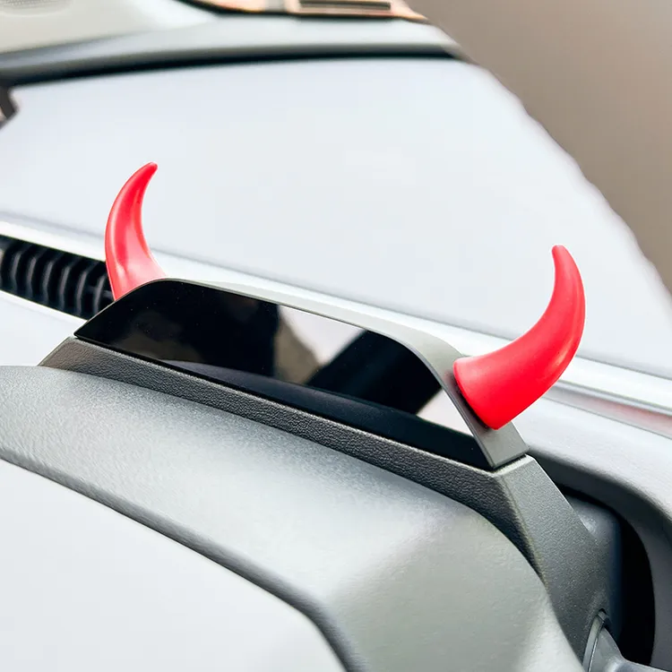 小鹏MONA M03专用恶魔小牛角仪表盘摆件汽车改装车贴创意装饰用品