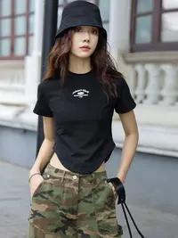 1101  GZ21弧形下摆短袖T恤女夏季新款修身小众甜辣风短款上衣