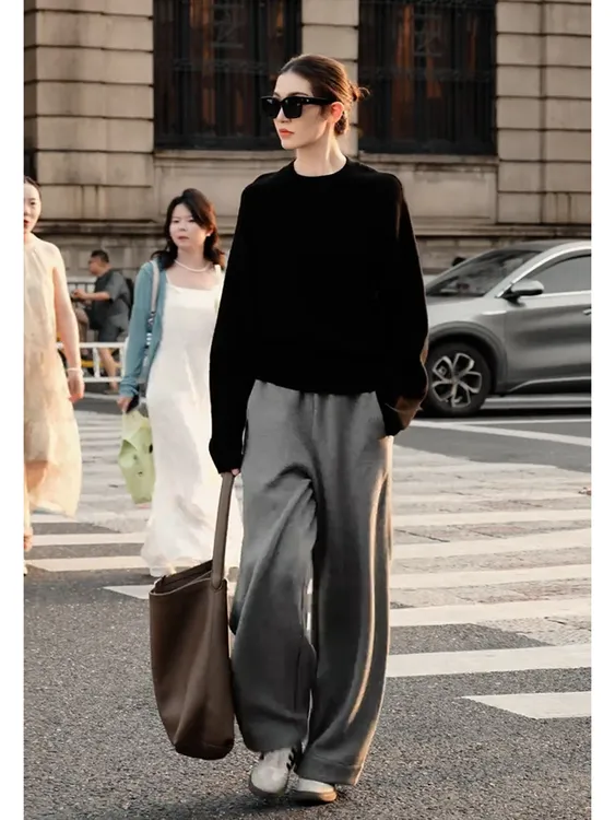 秋季穿搭一整套女装2025新款小众不撞款黑色针织衫阔腿裤两件套潮
