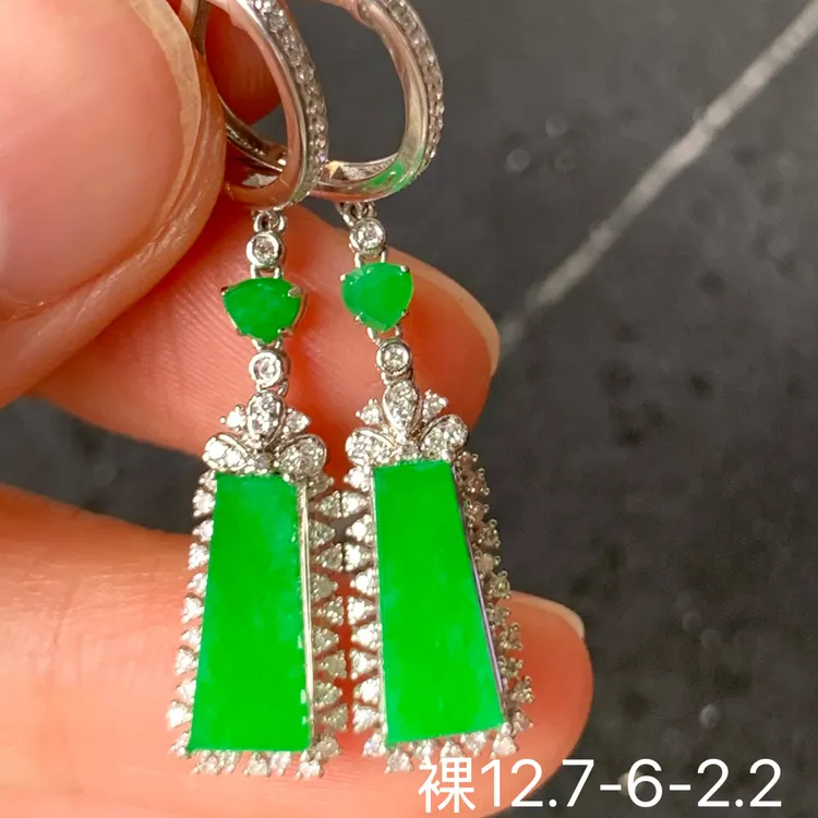 冰绿无事牌天然翡翠耳饰 镶嵌精致 女生配饰