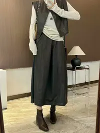 XiANJiE  2025早秋显瘦气质休闲松紧腰肌理感皮裙半身裙