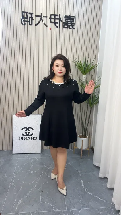 200斤大码重工2025洋气高级时尚新款收腰显瘦修身气质连衣裙