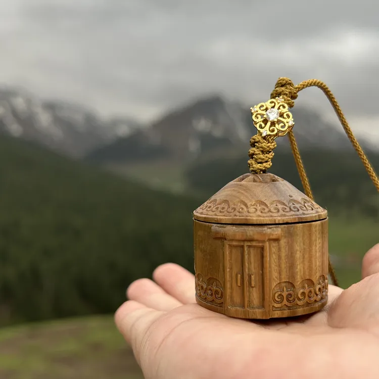 哈萨克毡房蒙古包檀木镂空雕刻香囊汽车挂件香薰车上车内车载挂件