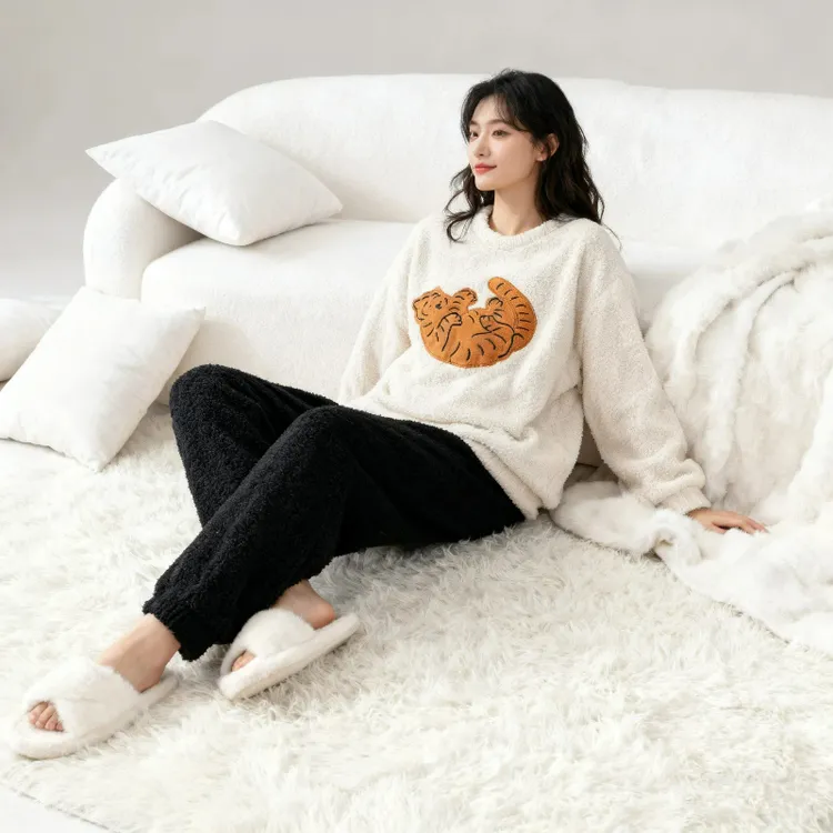 睡衣女2025年新款秋冬季珊瑚绒家居服加绒加厚保暖可外穿冬天套装