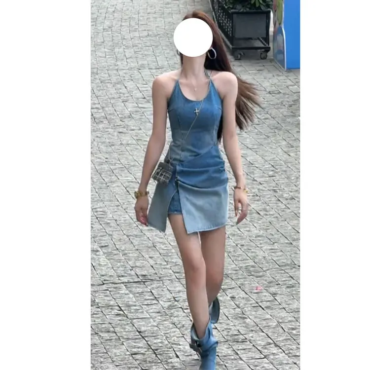 复古甜辣风挂脖牛仔连衣裙2025年夏季新品修身显瘦设计感包臀裙
