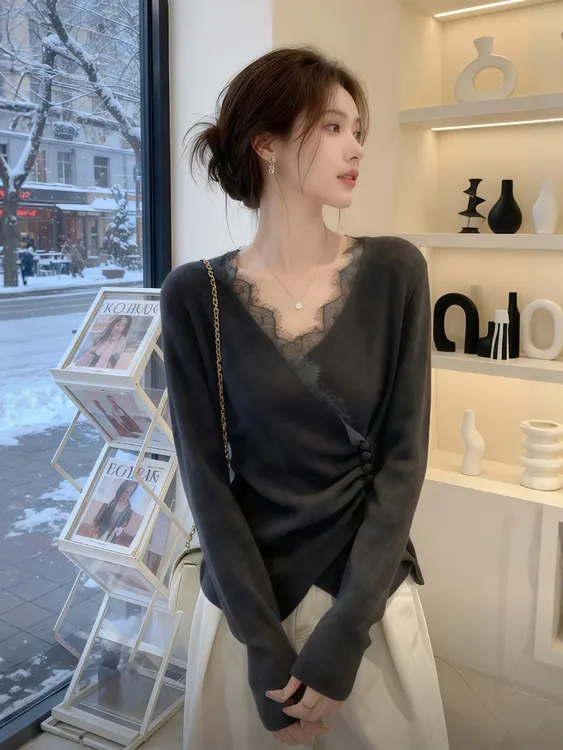 灰色v领蕾丝边拼接修身打底针织衫毛衣女款2025新款秋冬穿搭上衣