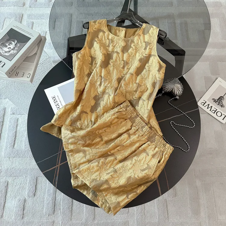 时尚气质减龄套装女夏新款新中式国风提花刺绣上衣阔腿短裤两件套