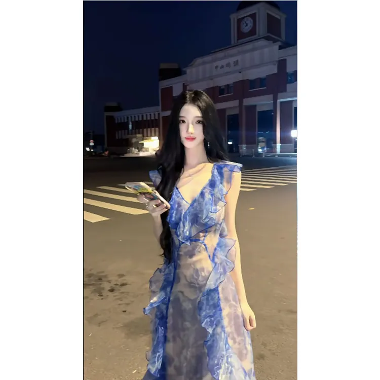 重工荷叶边V领印花连衣裙2025夏季新品轻奢名媛礼服收腰度假长裙